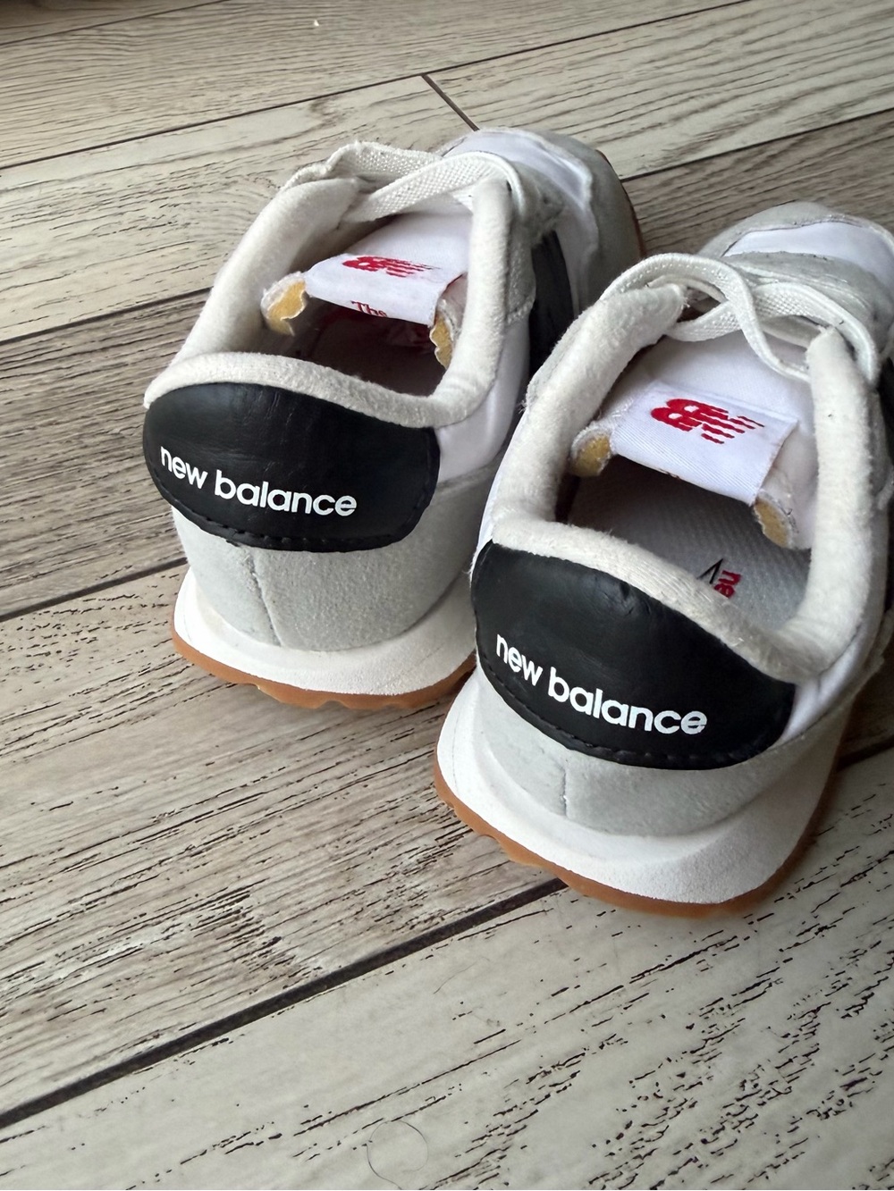 New Balance Kids White, Gray & Black 👟 size 10 - Picture 7 of 7